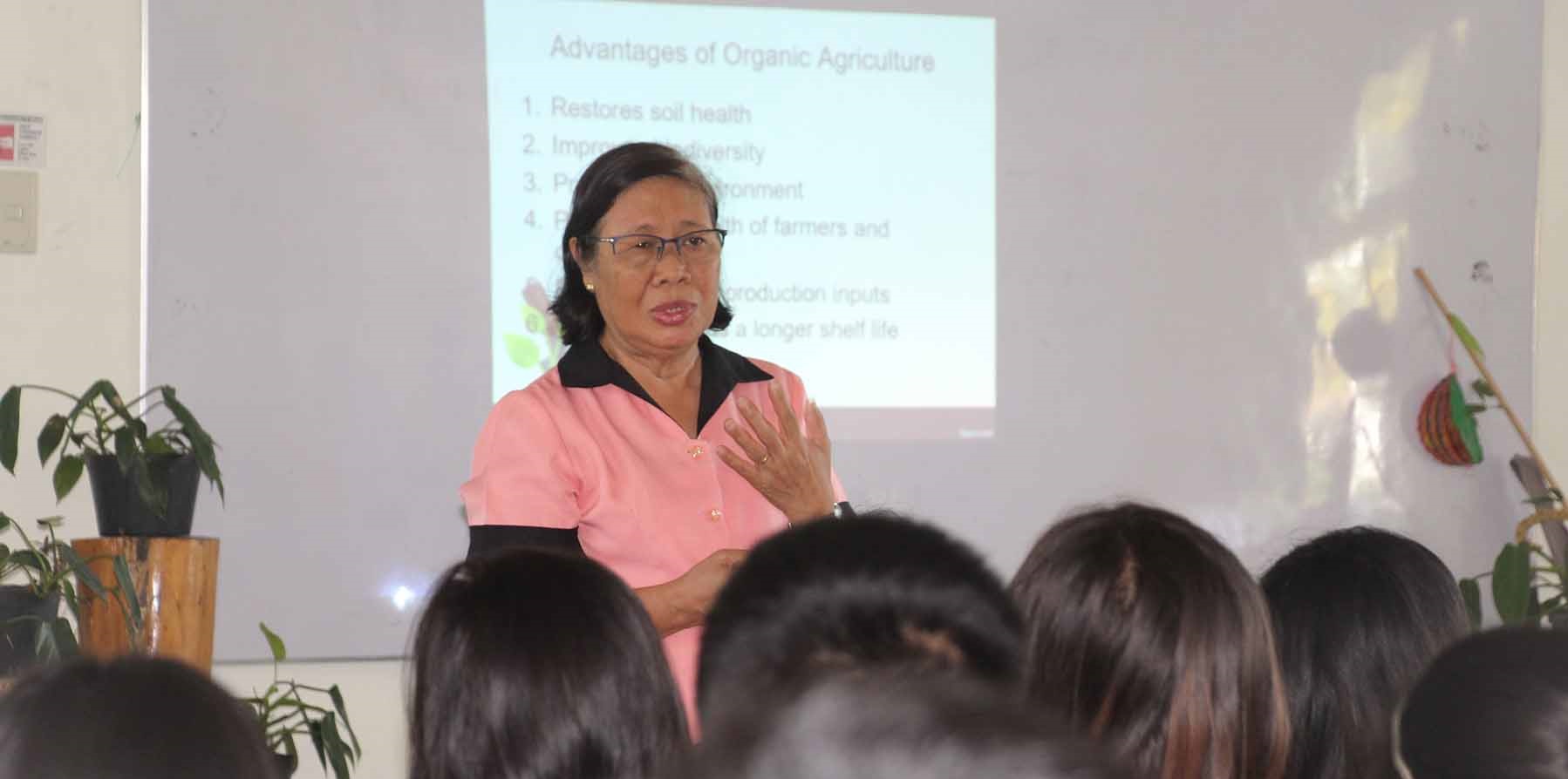 Organic Agriculture Center leads tourists to farming