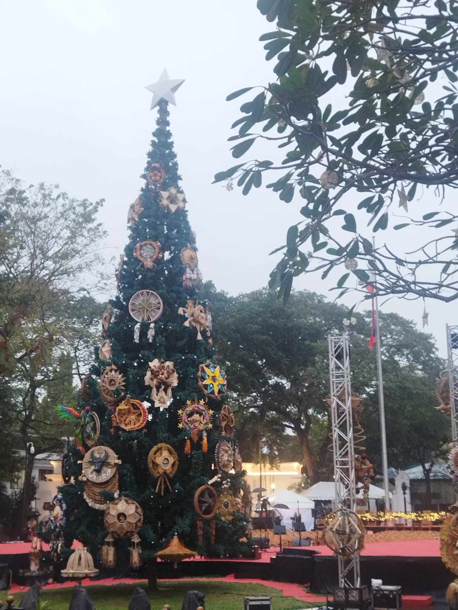 CBSUA ATTENDS MALACAÑANG CHRISTMAS TREE LIGHTING CEREMONY